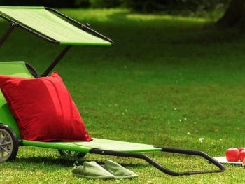 Ležalnik s kolesi za na plažo