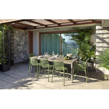 Vrtna garnitura Rio 140 s stoli Doga. Vrtna garnitura DOGA vrhunskega proizvajalca vrtnega pohištva NARDI. Garnituro sestavlja raztegljiva vrtna miza RIO 140