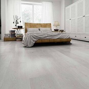 Zaradi svoje tanke in toplotno prevodne zasnove omogočajo učinkovito oddajanje toplote, kar pripomore k udobnemu bivanju v hladnih mesecih.