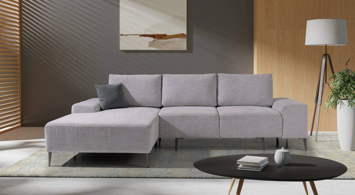 Sedežna garnitura PULIA (različne barve) Sedežna garnitura PULIA. Kotna sedežna garnitura Pulia s spalno funkcijo je odlična kombinacija udobja, funkcionalnosti in modernega videza. Izdelana je iz