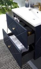 Večina kopalniških blokov je enostavna za namestitev. Široka paleta stilov in barv omogoča izbiro kopalniškega bloka, ki popolnoma ustreza vašemu osebnemu okusu.