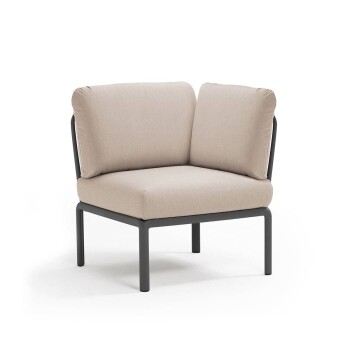 Kotni element KOMODO, ki je lahko kot kotni del vrtne sedežne garniture. Poljubno sestavite svoj sestav, ki bo ustrezal vam in vašemu prostoru. Dimenzije