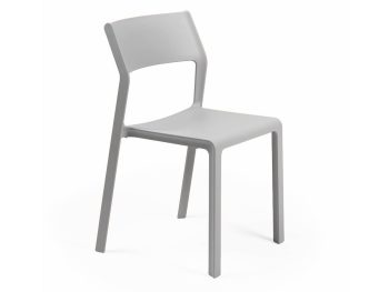 Vrtni stol TRILL BISTROT - Grigio. Vrtni stol Trill Bistrot v svetlo sivi barvni različici, je izdelan pri Italijanskem podjetju NARDI. Stol je harmonične in