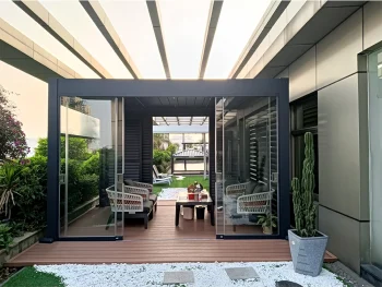 Steklena stena EShelter – Bioklimatska pergola 3x4m