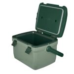 HLADILNA SKRINJA THE EASY-CARRY OUTDOOR COOLER 6.6L, STANLEY GREEN – predstavitvena slika