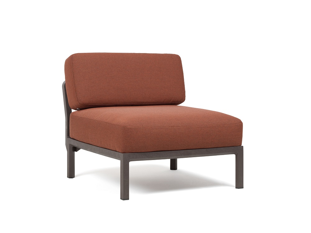 Vrtni centralni element Maximo v Terra barvi. Vrtni centralni element Maximo brez naslonjal za roke, s strukturo regenerirane smole z visoko vsebnostjo