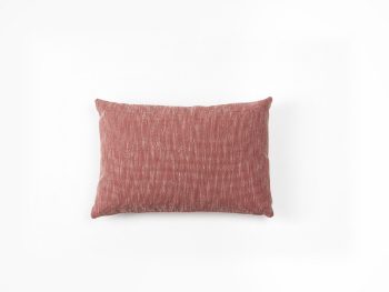 Okrasna blazina za vrtno garnituro Maximo 60x40. Okrasna vrtna blazina je dodatek vrtne sedežne garniture Maximo dimenzije 60x40. Blazina je na voljo v