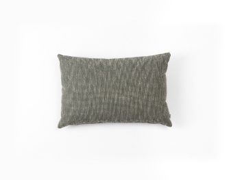 Okrasna blazina za vrtno garnituro Maximo 60x40. Okrasna vrtna blazina je dodatek vrtne sedežne garniture Maximo dimenzije 60x40. Blazina je na voljo v
