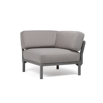 Vrtni kotni element Maximo v Basalto barvi. Vrtni kotni element Maximo, s strukturo regenerirane smole z visoko vsebnostjo recikliranih materialov. Okvir