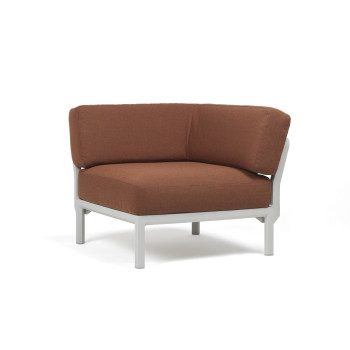 Vrtni kotni element Maximo v Gesso barvi. Vrtni kotni element Maximo, s strukturo regenerirane smole z visoko vsebnostjo recikliranih materialov. Okvir