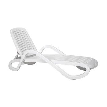 Ležalnik EDEN - BIANCO. Vrtni ležalnik Eden v beli barvi vrhunskega proizvajalca vrtnega pohištva NARDI. Ležalnik Eden je nakladljiv z nasloni za roke.