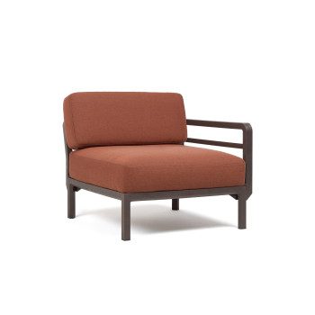 Vrtni stranki element Maximo v Terra barvi. Vrtni stranski element Maximo z enim naslonjalom za roke s strukturo regenerirane smole z visoko vsebnostjo