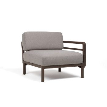 Vrtni stranki element Maximo v Terra barvi. Vrtni stranski element Maximo z enim naslonjalom za roke s strukturo regenerirane smole z visoko vsebnostjo