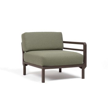 Vrtni stranki element Maximo v Terra barvi. Vrtni stranski element Maximo z enim naslonjalom za roke s strukturo regenerirane smole z visoko vsebnostjo