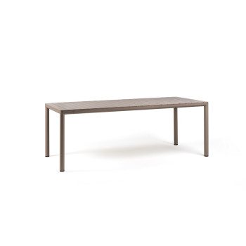 Raztegljiva vrtna miza TEVERE 210. Raztegljiva vrtna miza TEVERE 210, priznanega Italijanskega proizvajalca NARDI. Plošča mize je iz enakomerno obarvanih