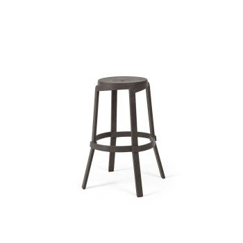 Vrtni stol Stack Maxi - Terra. Vrtni stol Stack maxi iz reciklirane plastike v Terra barvi. Ima linearno zasnovo in odebeljene dele, ki jih navdihujejo leseni