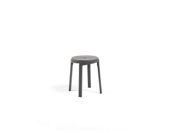 Vrtni stol STACK MINI -Nardi. Vrtni stol Stack Mini izdelan iz reciklirane plastike ima linearno zasnovo in odebeljene dele, ki jih navdihujejo leseni trakovi.