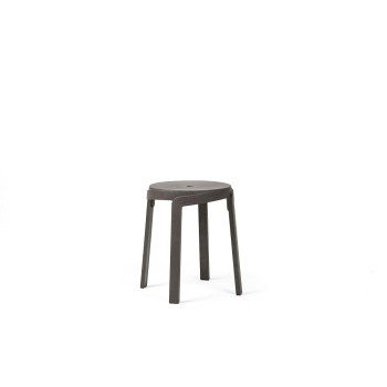 Vrtni stol STACK MINI -Nardi. Vrtni stol Stack Mini izdelan iz reciklirane plastike ima linearno zasnovo in odebeljene dele, ki jih navdihujejo leseni trakovi.