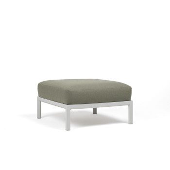 Vrtni tabure Maximo v Gesso barvi. Vrtni tabure Maximo, s strukturo regenerirane smole z visoko vsebnostjo recikliranih materialov. Okvir elementa je v barvi