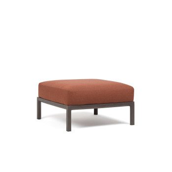 Vrtni tabure Maximo v Terra barvi. Vrtni tabure Maximo, s strukturo regenerirane smole z visoko vsebnostjo recikliranih materialov. Okvir elementa je v barvi