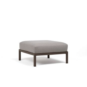 Vrtni tabure Maximo v Terra barvi. Vrtni tabure Maximo, s strukturo regenerirane smole z visoko vsebnostjo recikliranih materialov. Okvir elementa je v barvi