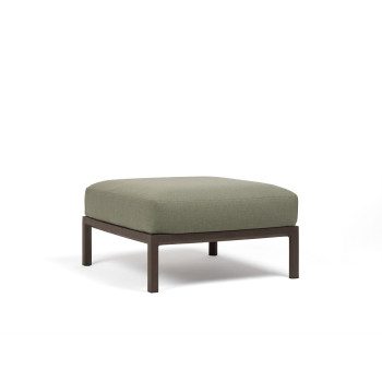 Vrtni tabure Maximo v Terra barvi. Vrtni tabure Maximo, s strukturo regenerirane smole z visoko vsebnostjo recikliranih materialov. Okvir elementa je v barvi