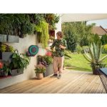 GARNITURA ZA ZALIVANJE GARDENA STENSKI NOSILEC ZA CEV 15 ROLL-UP AUTOMATIC S – predstavitvena slika