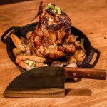 POSODA ZA ŽAR VALHAL OUTDOOR PEKAČ ZA PERUTNINO 28 CM Z DVEMA ROČAJEMA – predstavitvena slika