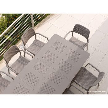 Vrtna miza LIBECCIO 160+ 6x počivalnik BORA. Vrtno garnituro sestavlja vrtna miza Libeccio v tortora barvi in vrtni stoli Bora v tortora barvi. Raztegljiva