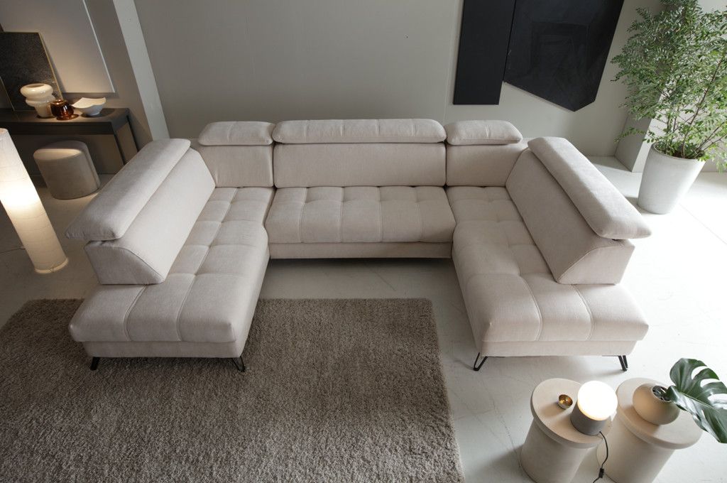 Sedežna garnitura LAGO IV Večja sedežna garnitura LAGO IV. Večja kotna sedežna garnitura Lago, z modernimi kovinskimi nogicami. Kvalitetna sedežna garnitura z ležiščem in