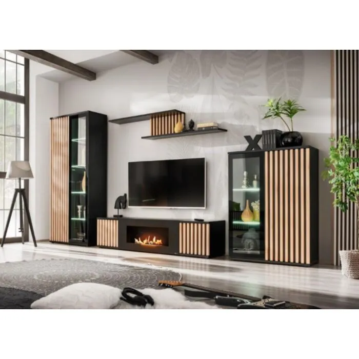 Dnevni regal KAMERON, kateremu bio kamin v črni barvi doda eleganco ter atraktivnost. Moderen dizajn z dodatki, črnega stekla ter lamelami v svetlem hrastu,