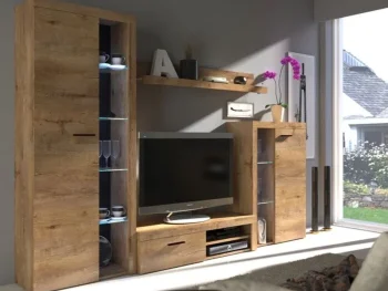 Dnevni regal RUBA 4 je moderno oblikovan in elegantnega videza. Dnevni regal je izdelan v EU. Dimenzije regala so: 270 cm x 190 cm x 42,5 cm Barva: - hrast /