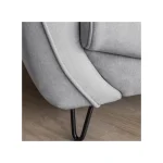 Fotelj IVO da vašemu domu eleganco in edinstvenost. Udobno naslonjalo in kovinske, črne, visoke noge zagotavljajo odlično udobje. Dobavljiv je v široki