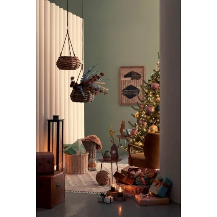 Fotelj MORITZ Fotelj MORITZ je narejen iz lesa ter prevleko iz poliestra ki daja učinek volne. Na dotik je prijeten in mehek. Poda se v vsak prostor neglede na to ali je to