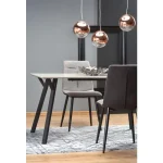Jedilna miza GRAL je sodobnega in gladkega videza. Dimenzije: - D: 140 x G: 80 x V: 74 cm Material: - MDF / kovina Barve: - Siva / črna