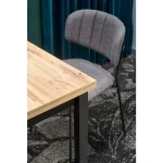 Jedilna miza KOBI je narejena iz furnirja. Je vsestransko uporabna lesena miza, za katero lahko sedijo do štiri osebe. Dimenzije: - D: 120 x G: 68 x V: 77 cm