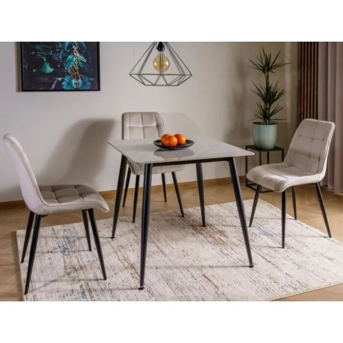 Jedilna miza RIONA Jedilna miza RIONA je elegantna in priročna jedilna miza, ki se prilega v vsak prostor. Mizna plošča je narejena iz kakovostne keramike v sijaj beli barvi.