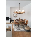 Jedilni kuhinjski stol KYRA je modernega dizajna. Oblazinjen je v bež umetno usnje, ki zagotavlja preprosto vzdrževanje. Noge so kovinske v črni barvi, kar