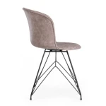 Kuhinjski jedilni stol LOFT je enostavnega in elegantnega dizajna, kar mu daje sodobni videz. Sedež je narejen iz polipropilena, ki je oblečen v kakovostno