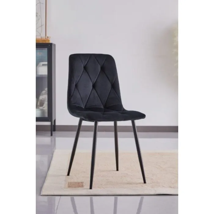 Jedilni stol MILA velvet črn Jedilni stol MILA velvet črna je odlična rešitev za kombiniranje v minimalističen ali industrijski stil prostora. Kombinacija rjavega prešitega blaga s