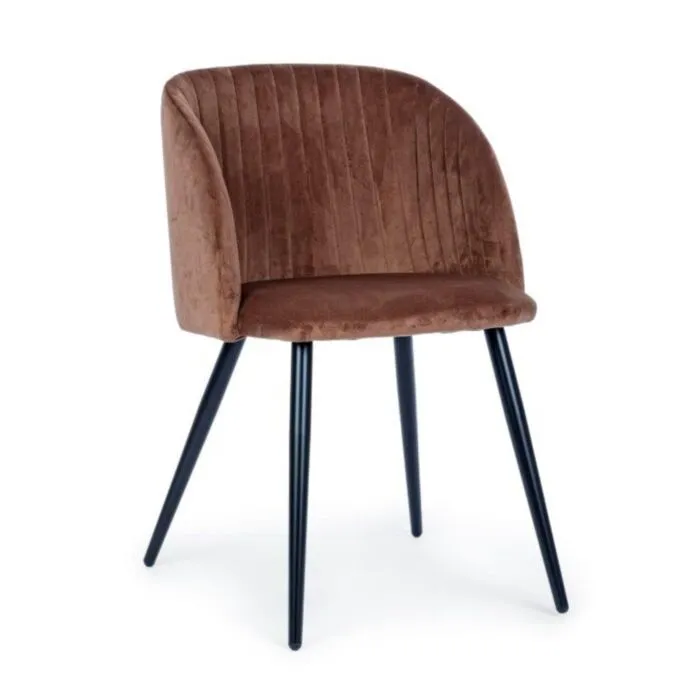 Jedilni stol QUEEN rjava Jedilni stol QUEEN rjava ima noge iz črne kovine, sedalni del je iz poliuretanske pene, ki je oblečena v mehko žametno tkanino. Barva: - Rjava Material: -