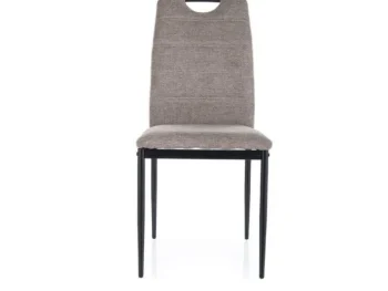Jedilni stol RIKO je elegantnega in modernega dizajna. Njegove kovinske noge v črni mat barvi zagotavljajo stabilnost. Sedalni del je iz tkanine katera je na