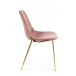 Kuhinjski stol TERRY je sestavljen iz kovinskih cevastih nog, z zlatim kromiranjem. Naslonjalo in sedež sta obložena s poliuretansko peno in oblečena v