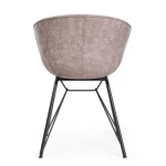 Jedilni stol WARHOL bež/črna ima jeklene noge, ki zagotavljajo stabilnost in trpežnost. Sedež je izdelan iz polipropilena oblečen pa je v kakovostno