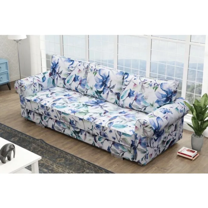 Kavč GEJŠA GEJŠA je živahen kavč, njegov rožasti vzorec da vašemu prostoru kanček retro klasike. Lepo se ujema predvsem z lesenim, belim ali pa s sivim pohištvom.