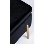 Klop IRINA črna ima zlato lakovano jeklo, strukturo iz MDF-ja. Narejena je iz poliestra, ki odda žametni učinek. Material: - Jeklo - MDF - Poliester Barva: