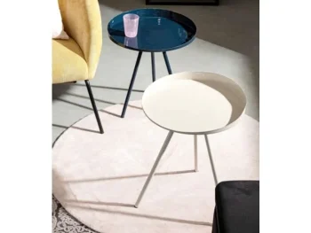 Klubska miza ANCHITA 46.5X46 modra ima jekleno ogrodje z emajliranim zaključkom. Material: - Jekleno ogrodje Barva: - Modra Dimenzije: širina: 46.5cm