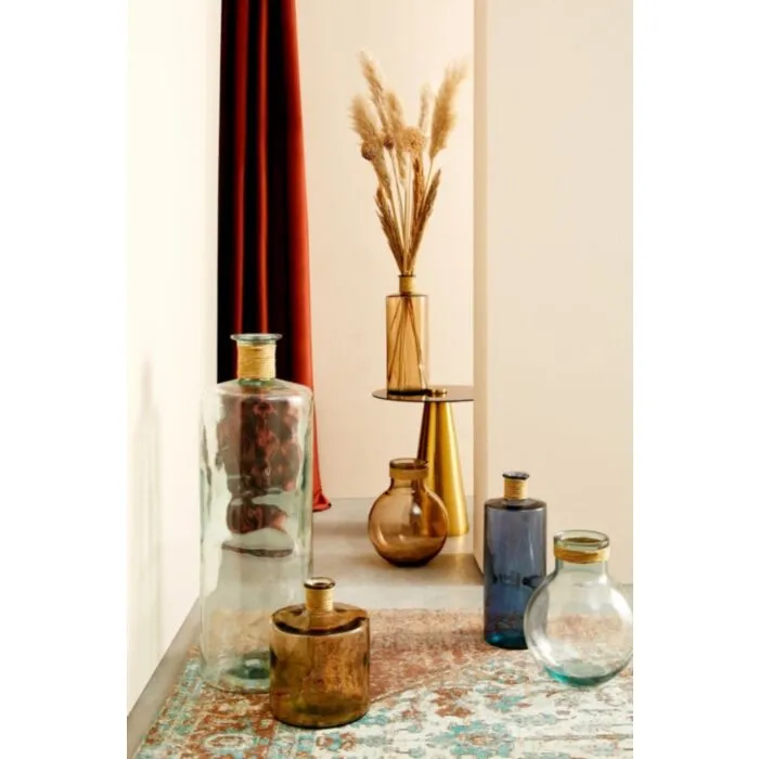 Klubska mizica DINPAL BRASS D45 Klubska mizica DINPAL BRASS D45 ima aluminijski okvir z nikljanim zaključkom in ima stekleni vrh. Dimenzije: širina: Ø45cm višina: 47.5hcm višina: