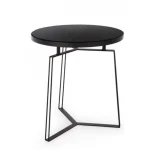 Klubska mizica ZAIRA D50 črna ima jekleno okvirje in stekleni vrh. Material: - Jeklo - Steklo Barva: - Črna Dimenzije: širina: Ø50cm višina: 55hcm