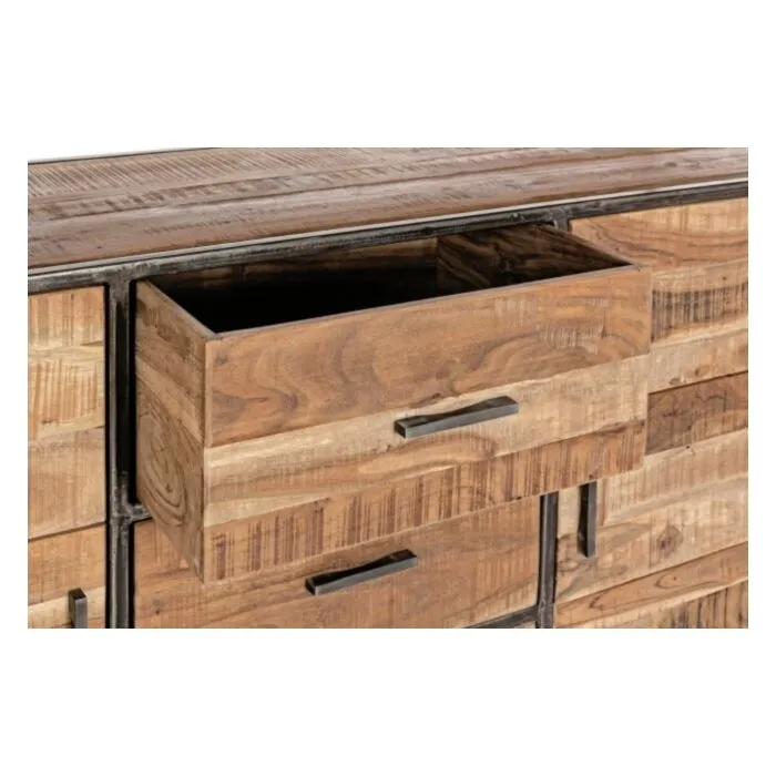 Komoda 2A-3C ELMER Komoda 2A-3C ELMER ima okvir iz lesa, noge so iz kovine v črni barvi. Ker je okvir obdelan ročno, so oblike in velikosti ki jih tvori les, samo okvirne, vsi